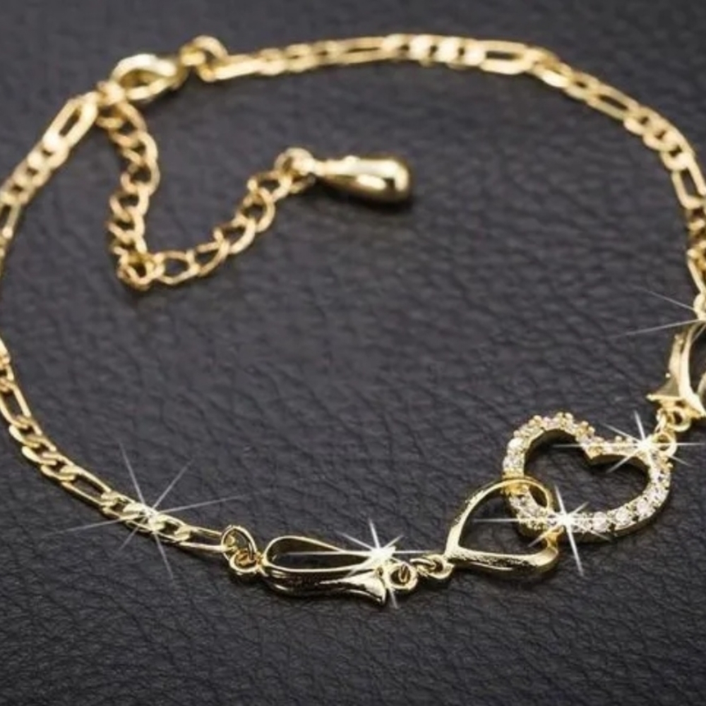 New 1Pcs Bracelet Fashion Micro-inlaid Hollow Heart-shaped Zircon Bracelet Femal